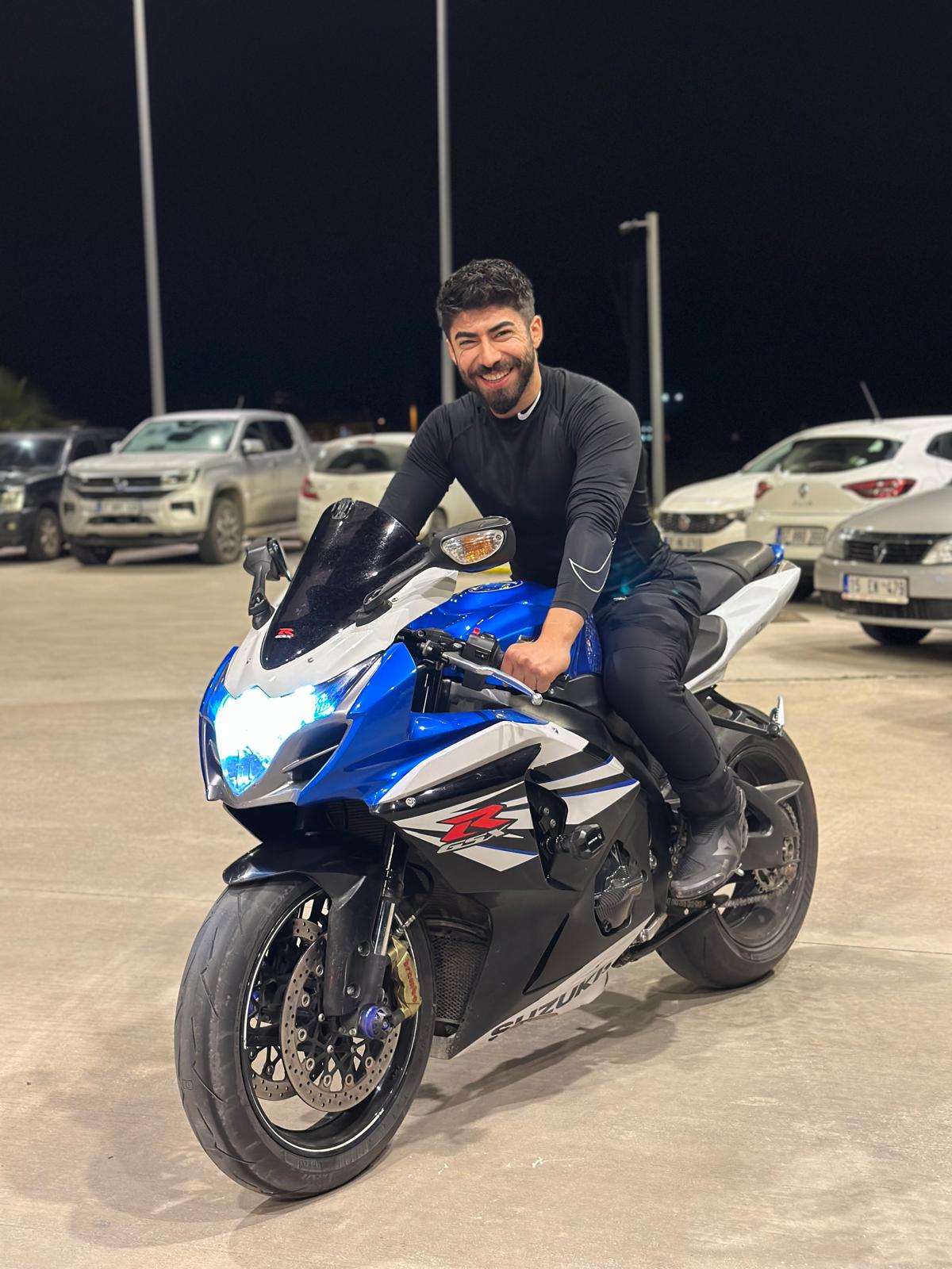 Gecenin Parlayan Yıldızı -✒️Tahsin Duran